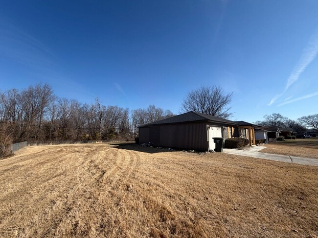 Building Photo - 1956 Edward Ave