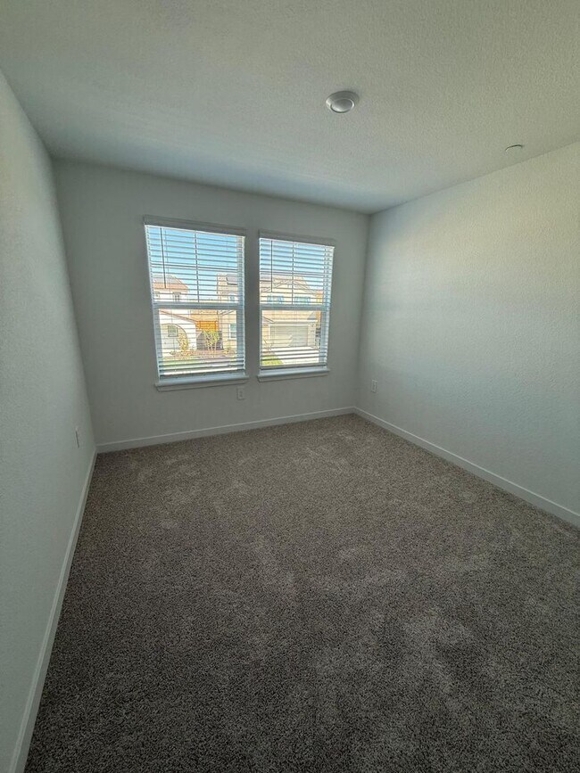 Building Photo - 171 Dock Cir