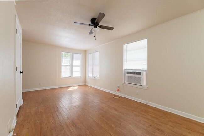 Building Photo - 222 Dryden Dr