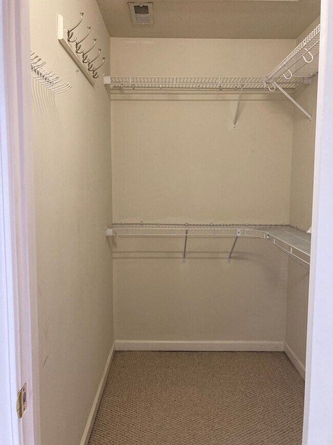 Building Photo - 2566 Leprechaun Ln