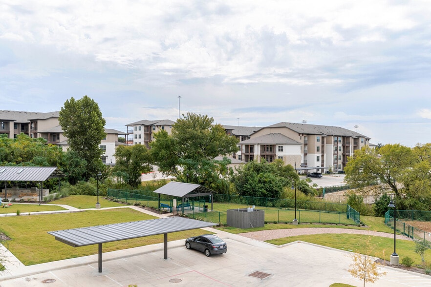 Building Photo - 1501 W Howard Ln