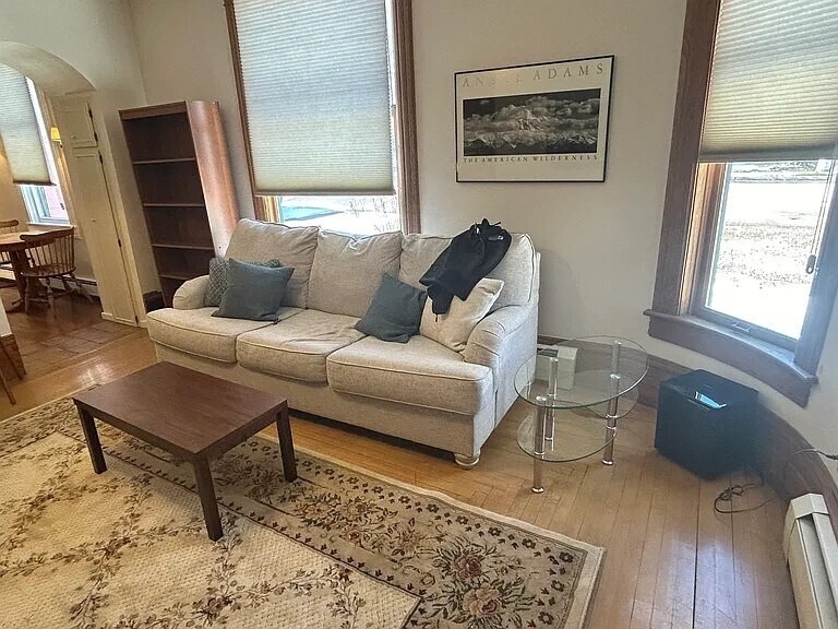 Building Photo - 333 W Main St