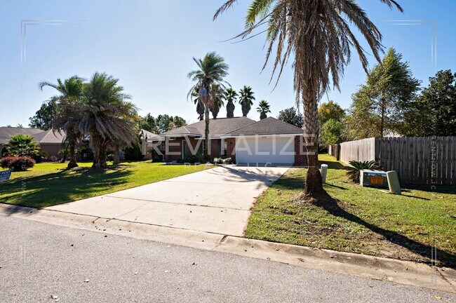 Building Photo - Lovely 3 Bed 2 Bath Brick Home Just Minutes from the Beach!