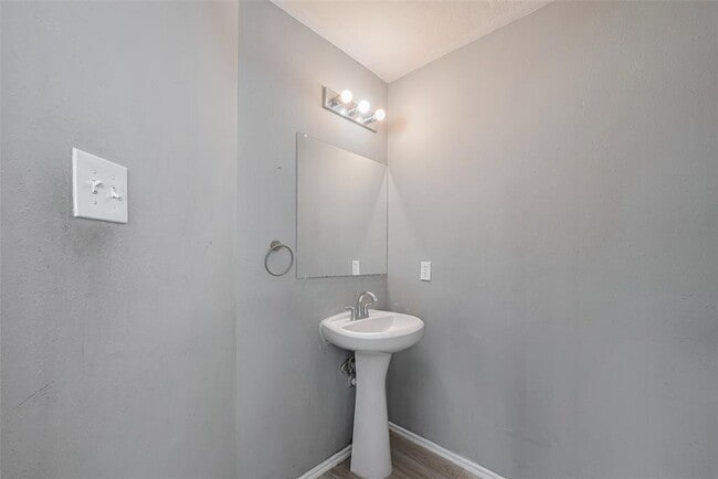 Building Photo - 9926 Myrtle Field Ln