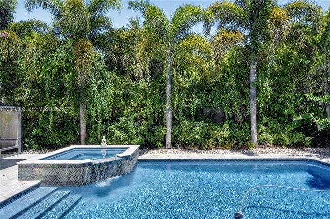 Building Photo - 542 N Cypress Dr
