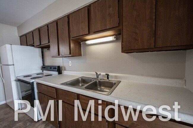 Building Photo - "Charming 2-Bedroom Retreat with 800 Sq. Ft. of Comfort in New Palestine!"