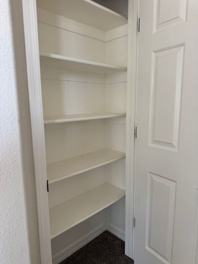 Building Photo - 3 BR on the GOLF COURSE with POOL-Laughlin Ranch Association