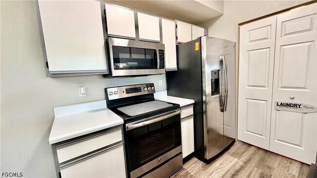 Building Photo - 6481 Aragon Way