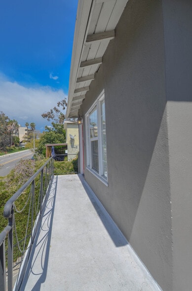 Building Photo - 3246 Barham Blvd