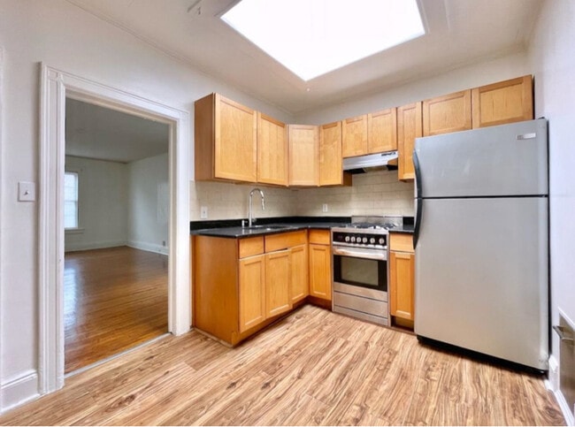 Building Photo - 163 Glenwood Ave