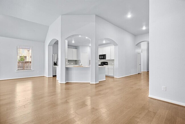 Building Photo - 133 Camella St