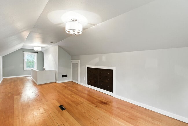 Building Photo - 5806 NE 60th Ave