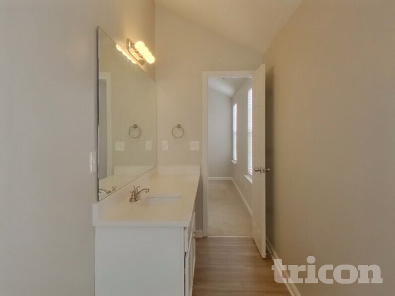 Building Photo - 1467 Eschol Ln NW