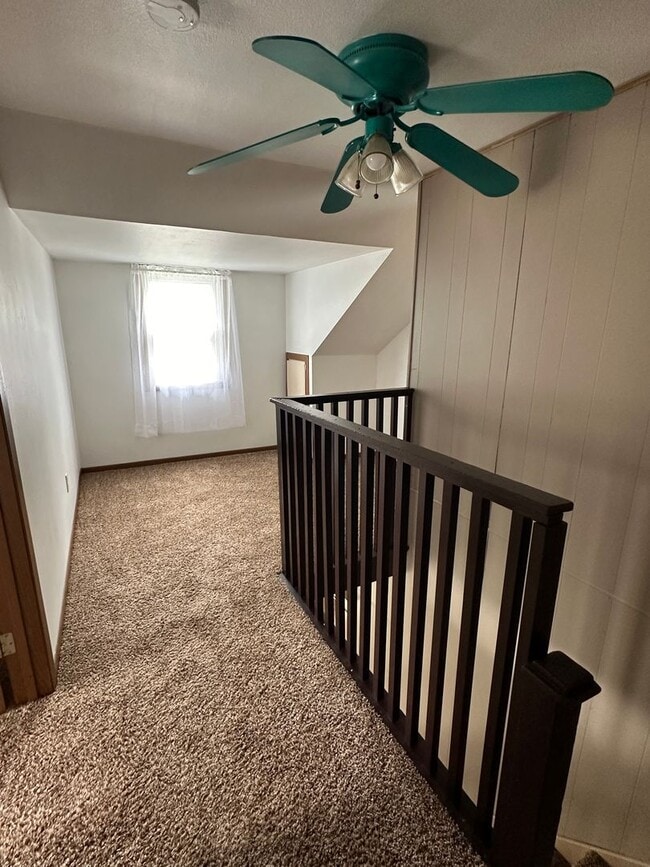 Building Photo - 3 Bedroom Home