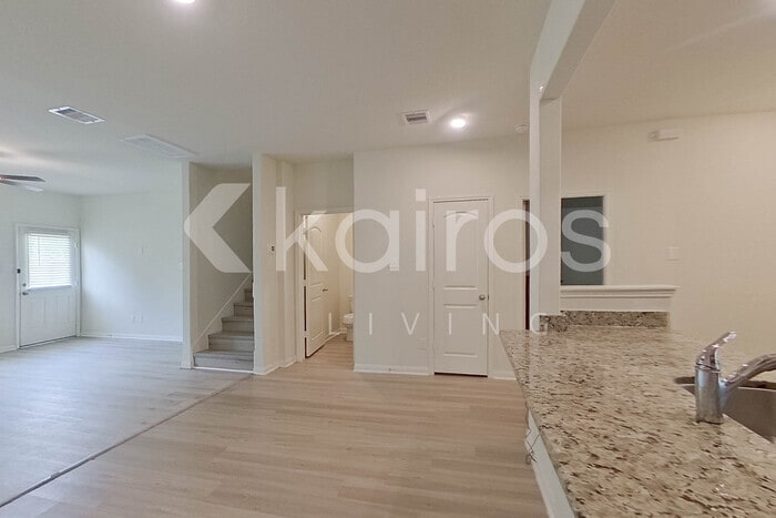 Building Photo - 10631 Hillside Creek Dr