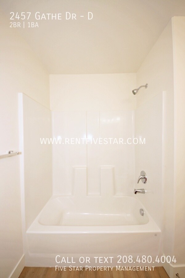 Building Photo - 2457 Gathe Dr