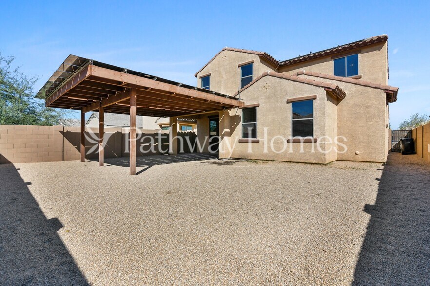 Building Photo - 2451 W Parkway Dr