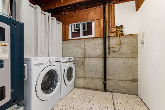 Building Photo - 2708 S Judkins St