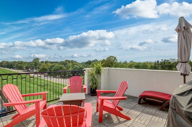 Building Photo - 8932 Lakeshore Bend Dr