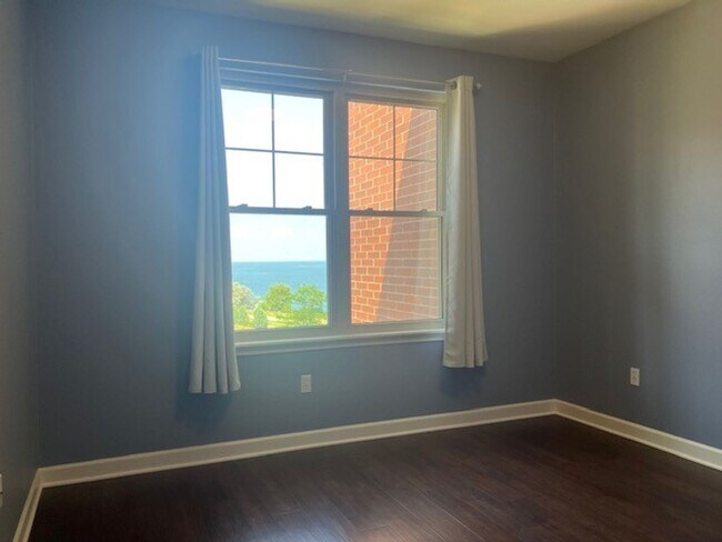 Building Photo - 4120 S Lake Dr
