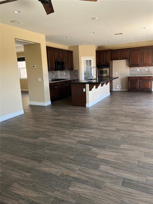 Building Photo - 32689 Cottonwood Rd