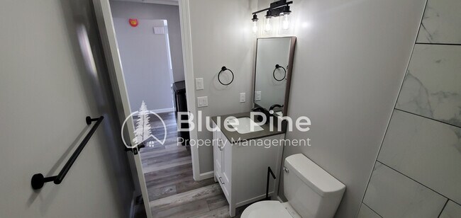 Building Photo - 2348 Stace St