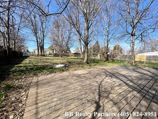 Building Photo - 312 S Florence Ave