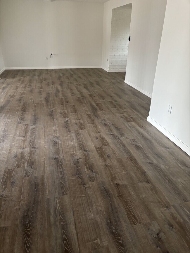 Building Photo - 537 Halyard Ln