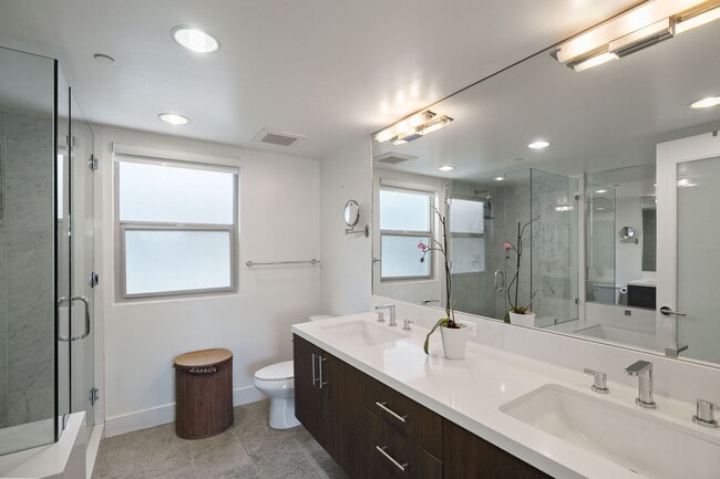 Building Photo - 11023 Fruitland Dr