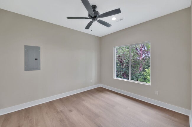 Building Photo - 333 Turnpike Rd