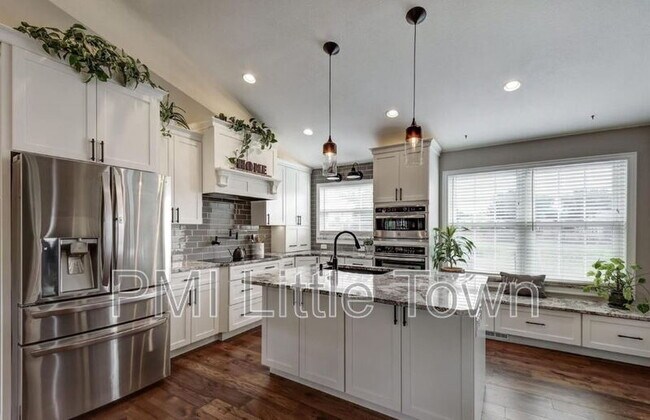 Building Photo - 16681 Martingale Dr