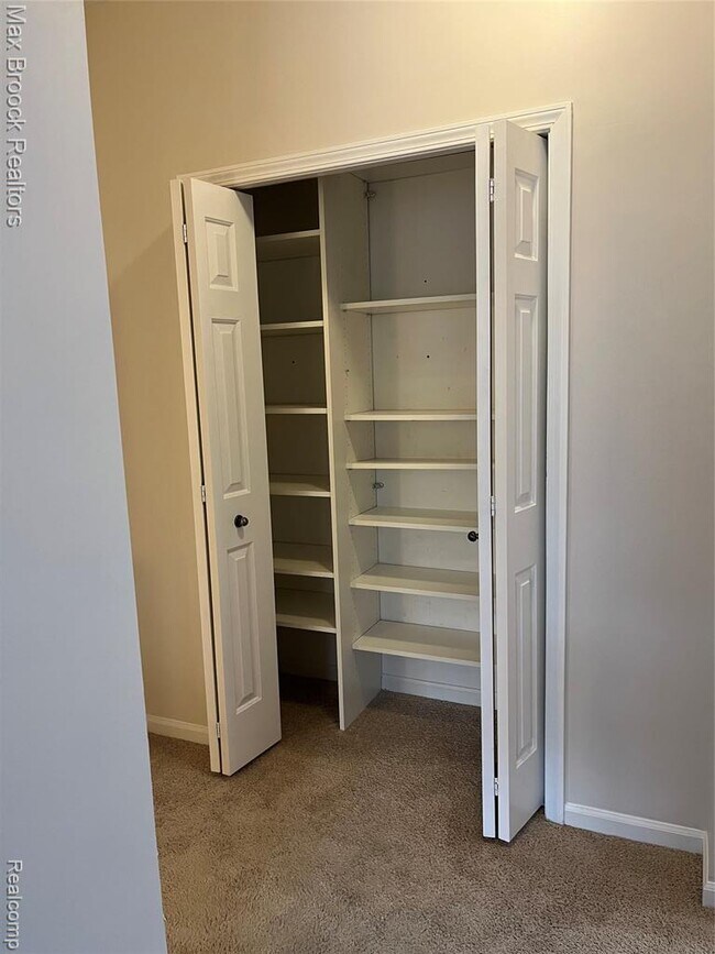 Building Photo - 3255 Camden Dr