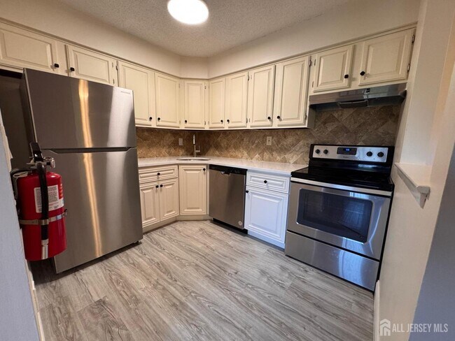 Building Photo - 815 Aspen Dr