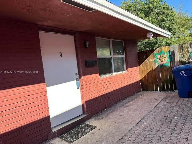 Building Photo - 623 NW 9th Ave