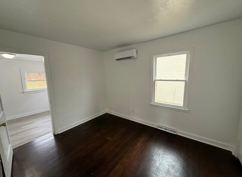 Building Photo - 775 Melrose Ave