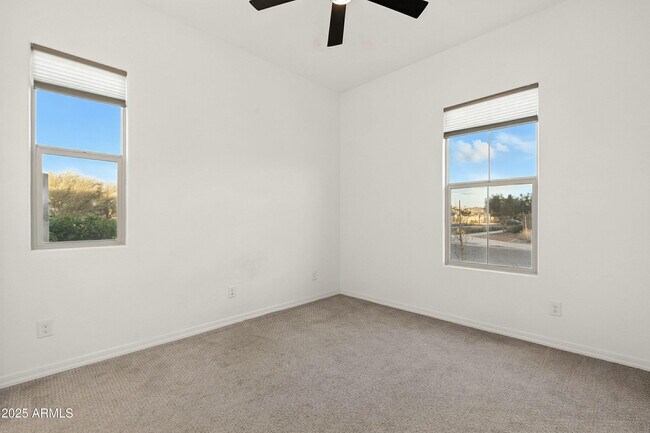 Building Photo - 8804 W Vista Ave