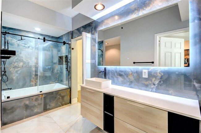 Building Photo - 3105 NE 184th St