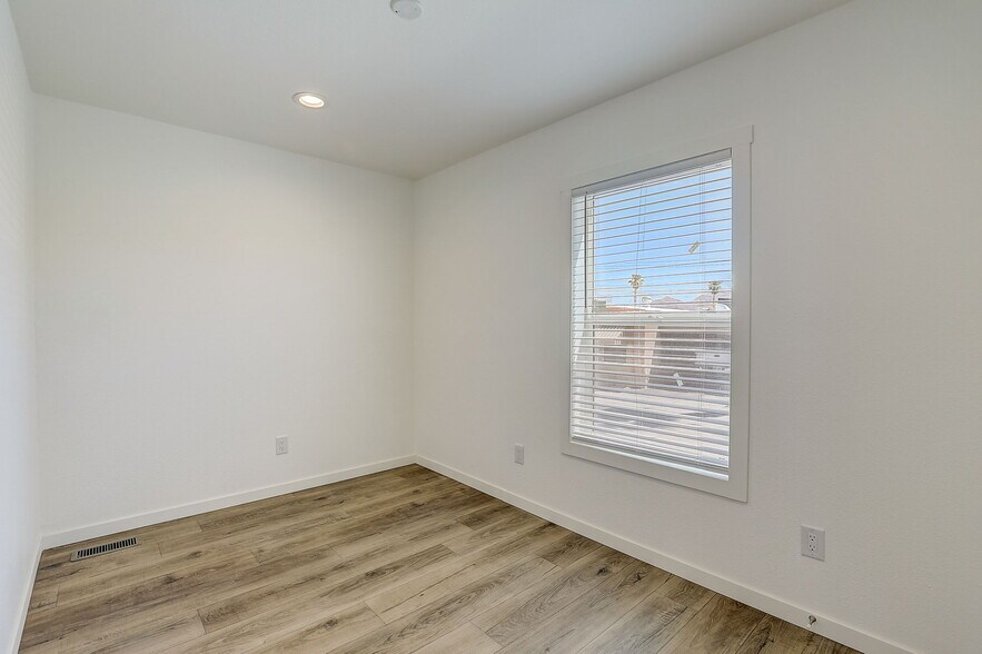 Building Photo - 2627 S Lamb Blvd