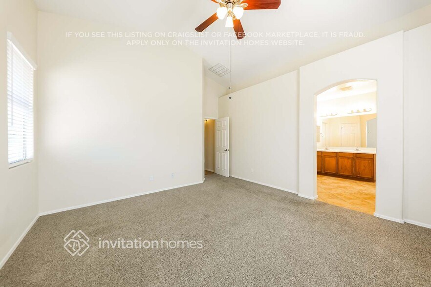 Building Photo - 10235 W Hilton Ave