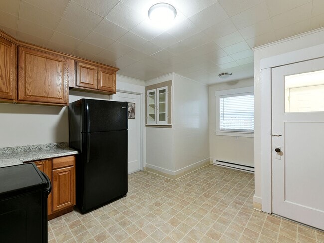 Building Photo - Beautifully Remodeled 2 Bedroom Craftsman Home near Downtown Auburn