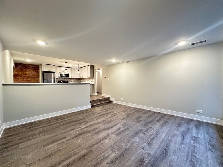 Building Photo - 1225 N LaSalle St