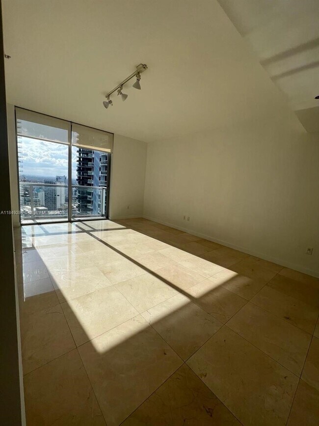 Building Photo - 1060 Brickell Ave