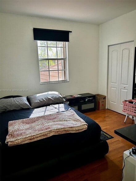 Building Photo - 1111 Sorrento Dr