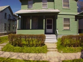 Building Photo - 5-265 Locust St