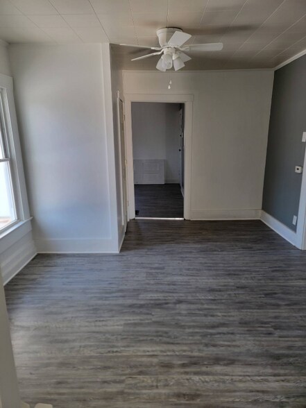 Building Photo - 913 E 28th St