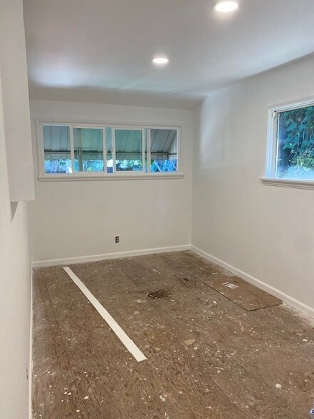 Building Photo - 501 S Church Ln