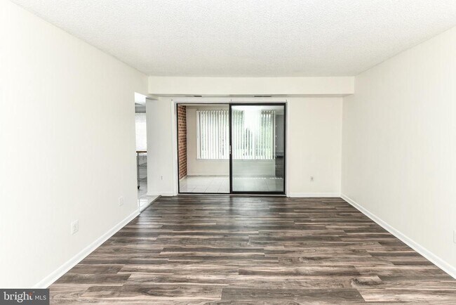 Building Photo - 10204 Bushman Dr