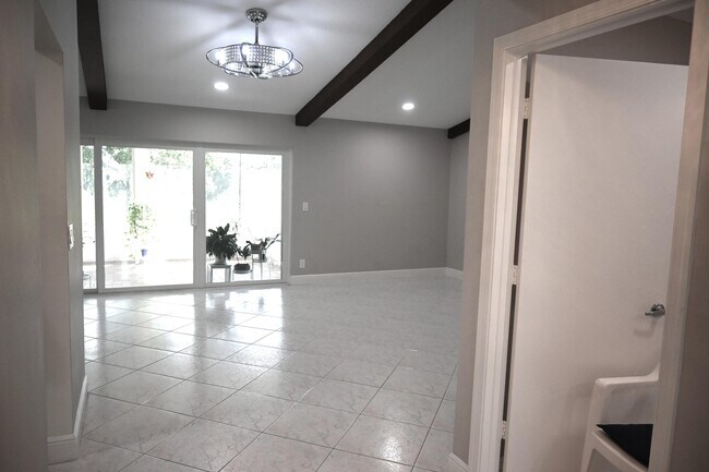 Building Photo - 9746 Lancaster Pl