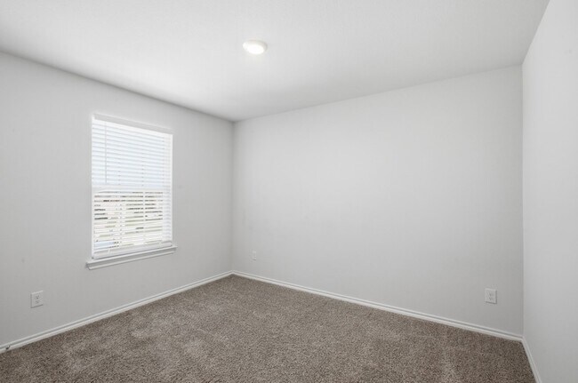 Building Photo - 1328 Broaddus Rd