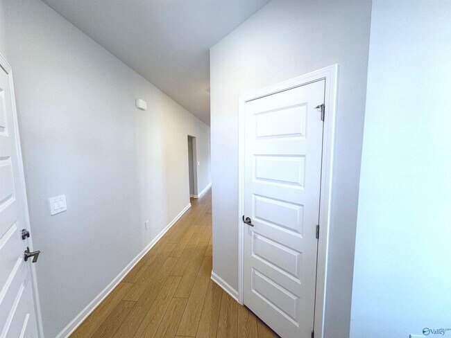 Building Photo - 161 Little Britain St